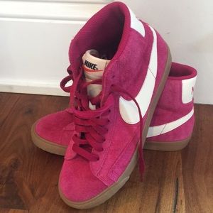 NWOT Nike suede high top sneaker